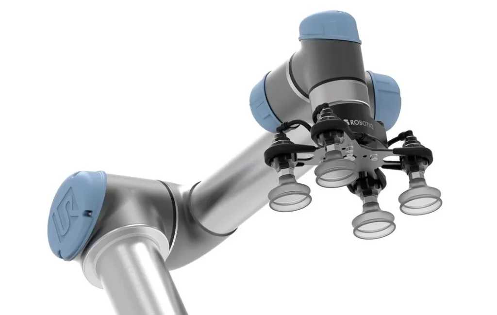 gripper de vacío robotiq de 4 ventosas acoplado a un brazo robótico